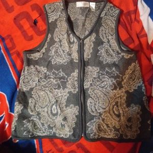 Studio works vest size medium